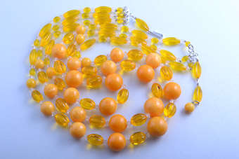 1950's Plastic Necklace |  |