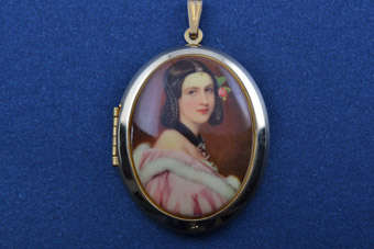 Gilt Locket  |  |