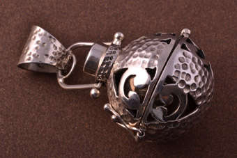 Silver Modern Pendant |  |