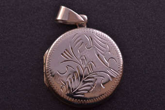 Silver Modern Locket |  |