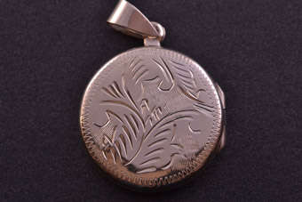 Silver Modern Locket |  |