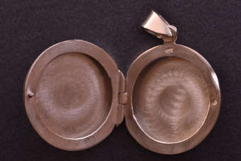 Silver Modern Locket |  |