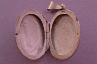 Silver Modern Locket |  |