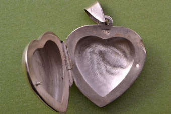 Silver Heart Locket |  |