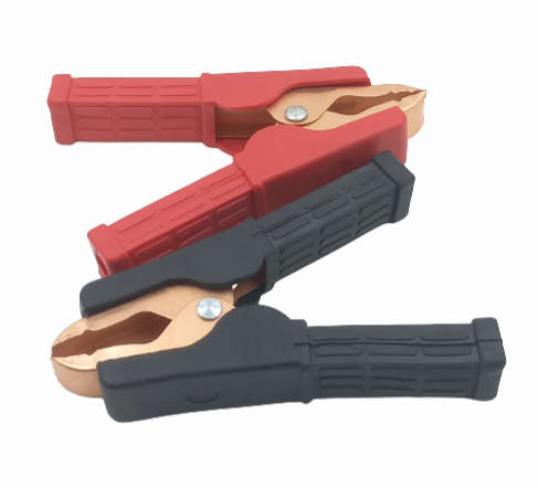 BZ145 - Crocodile Clip Insulated  Medium  30 Amp Red / Black pair