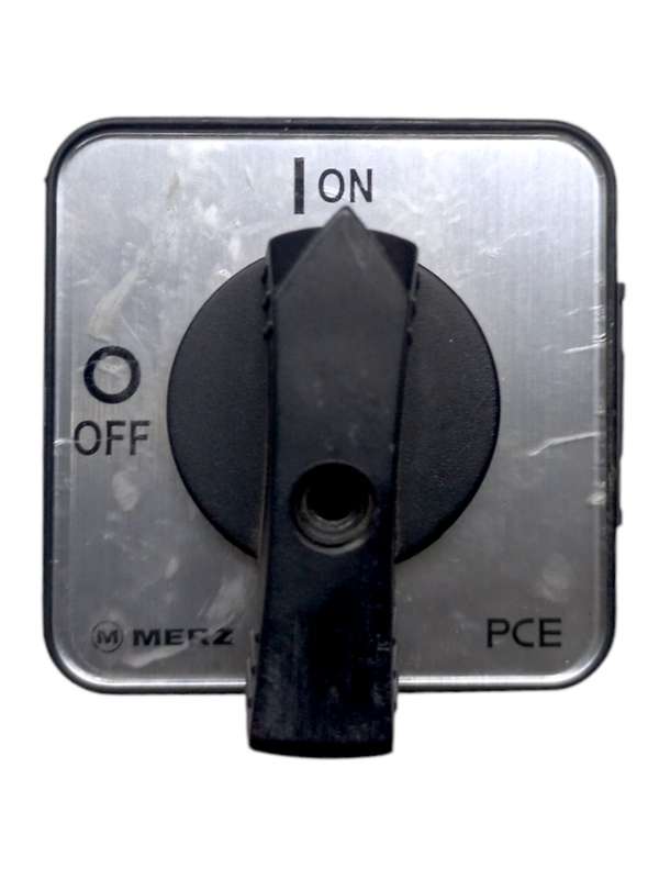 SJ075 - MENZ  DC 3PST  2 Position 90 Degees Changeover On - Off switch 20Amp  400 Volt Knob. NEW