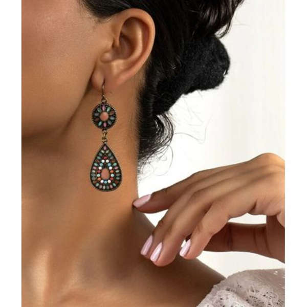 Elegant Drop-Shaped Earrings: Lightweight