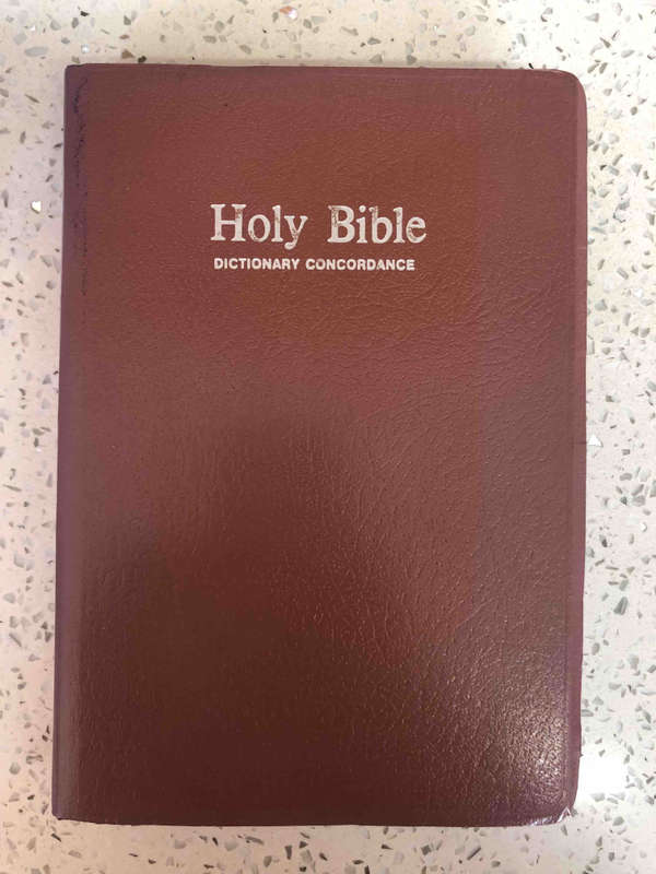 Holy Bible Red Letter Edition/Dictionary Concordance
