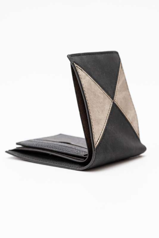 Camel Mountain Leather Bi-Fold Stitch Detail Wallet Black