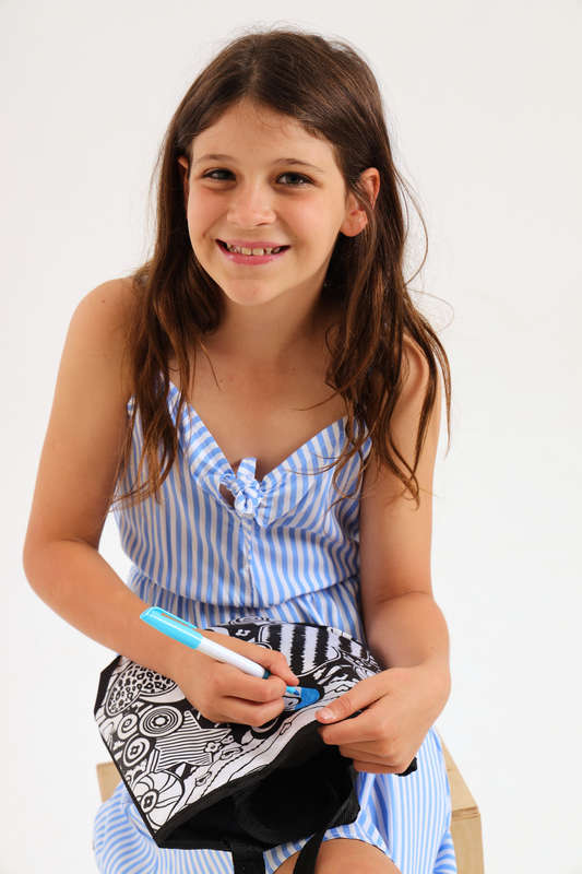 Senza® Girls DIY Colour-In Handbag With 5 Fabric Markers