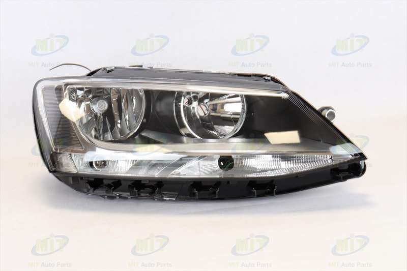 Vw Jetta 6 Head Lamp,+motor, Electrical, Halogen, Rh E-marked, Early = Late Model, L1 11-15