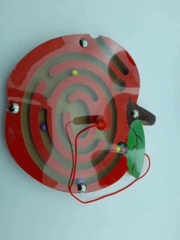 Magnetic tracing activity toy