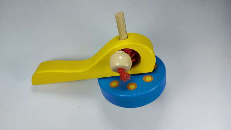 Spinning top with Threading lace (small)