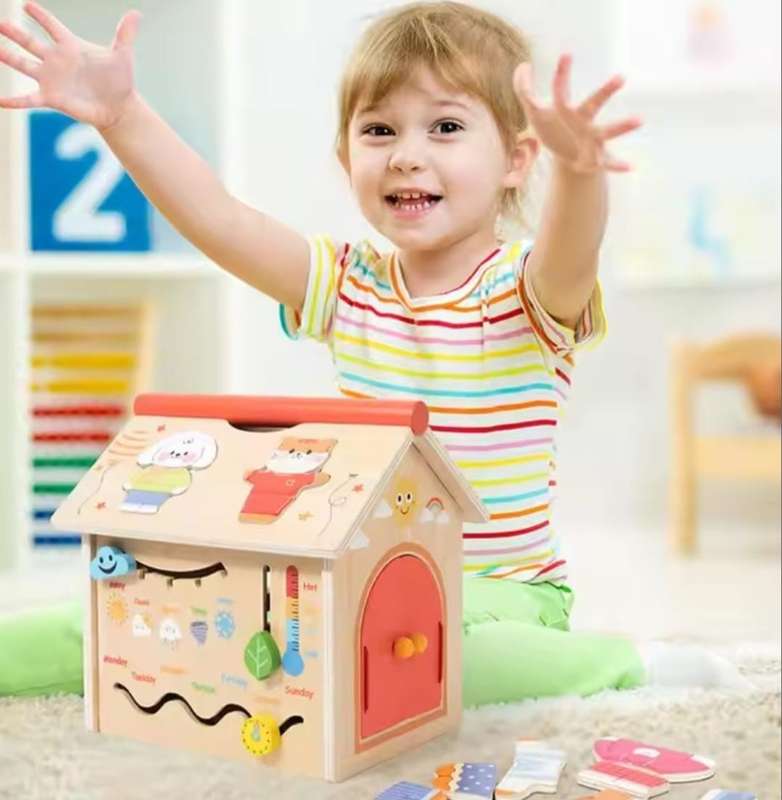 Montessori Busy House