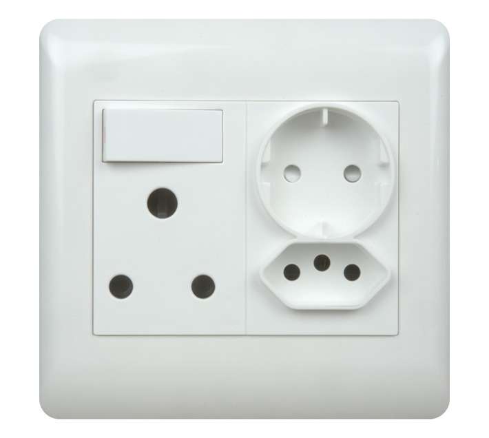 Design House 16A 1 x Schuko 1x IEC Single Socket - White (100 x 100mm)