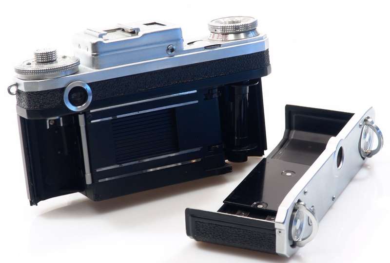 KIEV CHROME VINTAGE CONTAX MOUNT CAMERA 2.8/35mm LENS