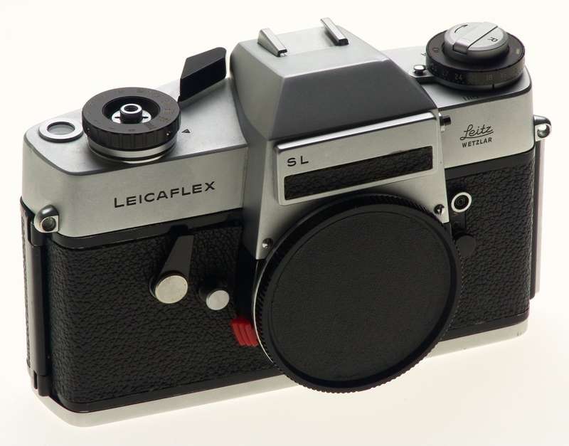 LEICAFLEX SL 35mm CHROME SLR LEITZ CAMERA BODY WITH HALF CASE CLEAN WORKING NICE