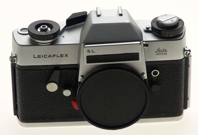 LEICAFLEX SL 35mm CHROME SLR LEITZ CAMERA BODY WITH HALF CASE CLEAN WORKING NICE