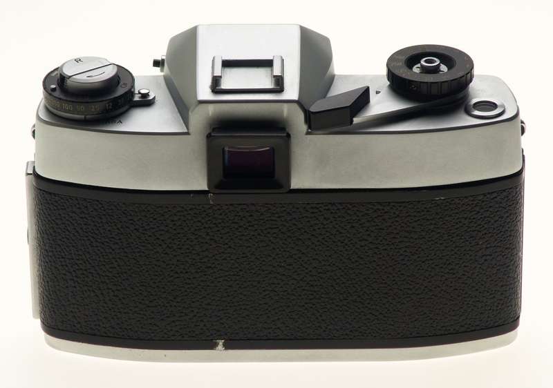 LEICAFLEX SL 35mm CHROME SLR LEITZ CAMERA BODY WITH HALF CASE CLEAN WORKING NICE