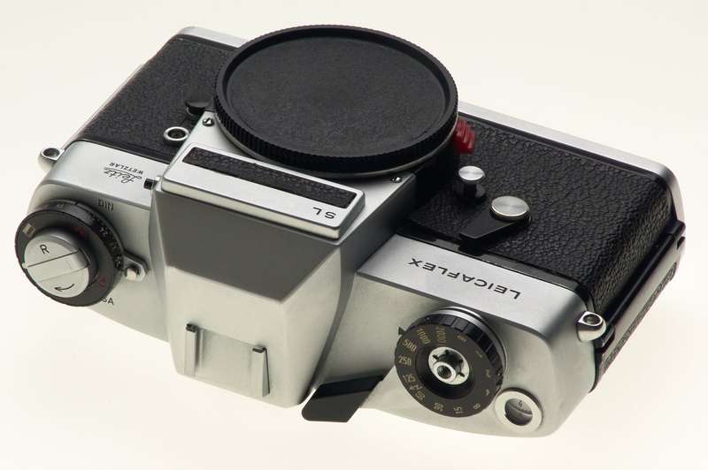 LEICAFLEX SL 35mm CHROME SLR LEITZ CAMERA BODY WITH HALF CASE CLEAN WORKING NICE