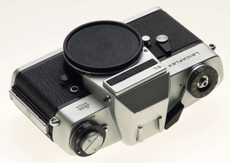 LEICAFLEX SL 35mm CHROME SLR LEITZ CAMERA BODY WITH HALF CASE CLEAN WORKING NICE