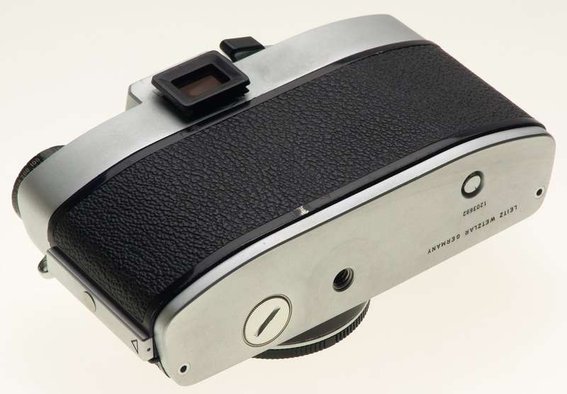 LEICAFLEX SL 35mm CHROME SLR LEITZ CAMERA BODY WITH HALF CASE CLEAN WORKING NICE