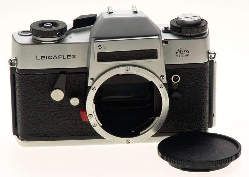 LEICAFLEX SL 35mm CHROME SLR LEITZ CAMERA BODY WITH HALF CASE CLEAN WORKING NICE