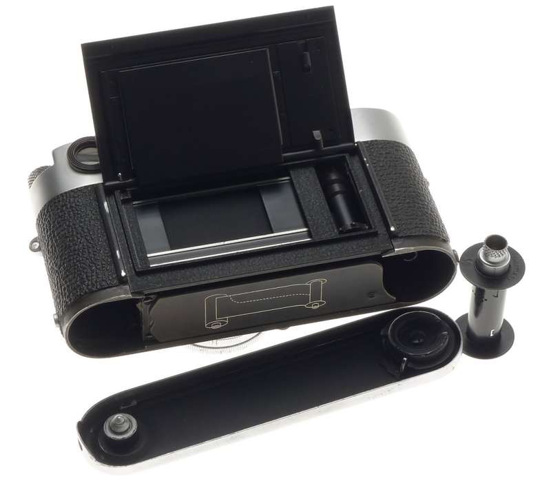 LEICA M2 CHROME RANGEFINDER 35mm FILM CAMERA ELMAR 2.8 f=5cm COLLAPSIBLE LENS