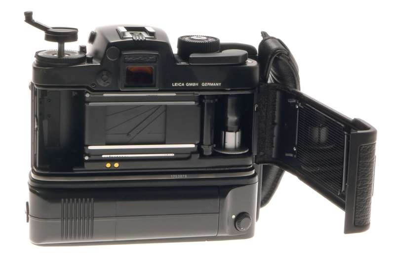 LEITZ R6 BLACK CLEAN SLR 35mm FILM CAMERA BODY WITH MOTOR WINDER LEICA HAND GRIP