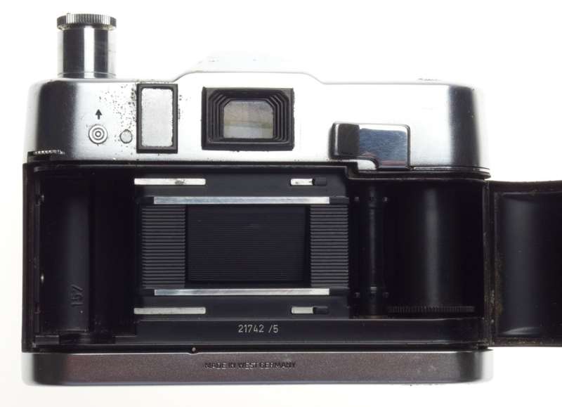 VOIGTLANDER Septon 1:2/50mm lens on SLR Ultramatic CS 35mm film camera f=50mm