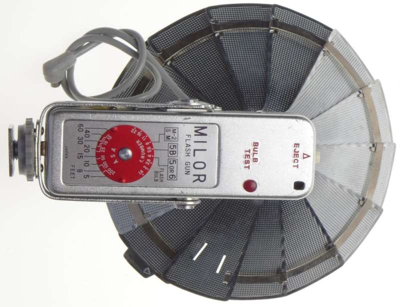 MILOR Vintage Satalite dish type camera flash gun fits hot shoe complete cable