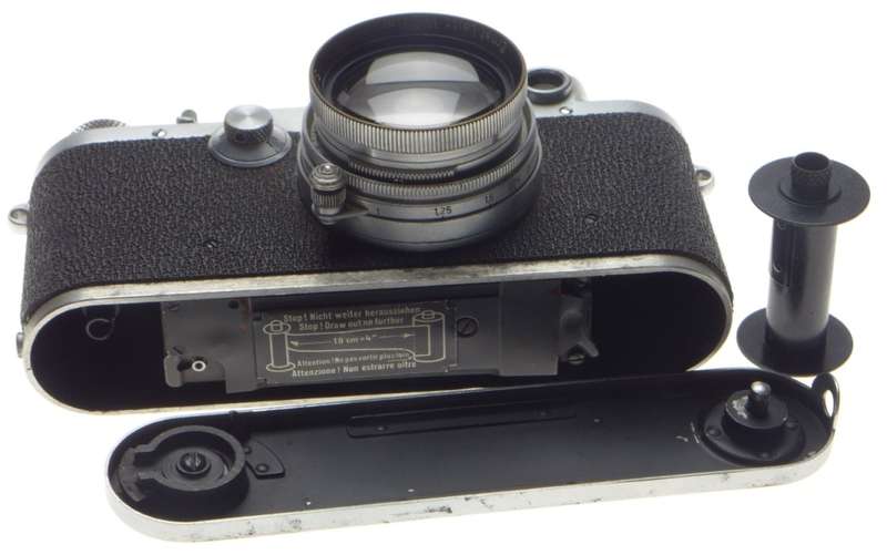 LEICA IIIc shark skin 35mm rangefinder camera Summitar f=5cm 1:2 case caps 2/50