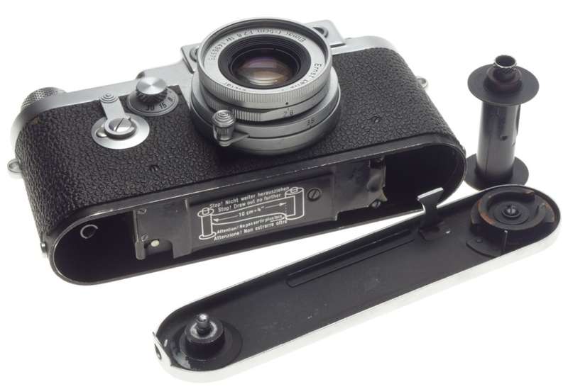 LEICA IIIg chrome 35mm rangefinder camera with 2.8/5cm Elmar 2.8 f=50mm lens kit