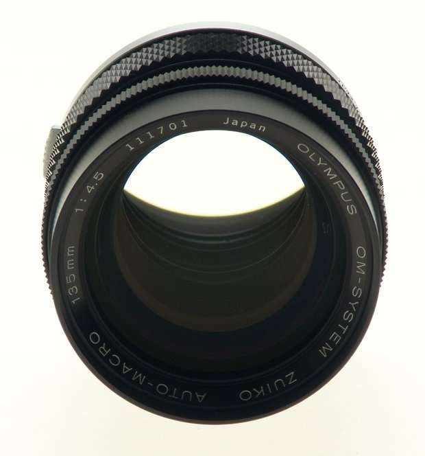 OLYMPUS OM-SYSTEM ZUIKO 1:4.5/135mm AUTO-MACRO f=135mm 1:4.5 LENS CAPS CLEAN NR