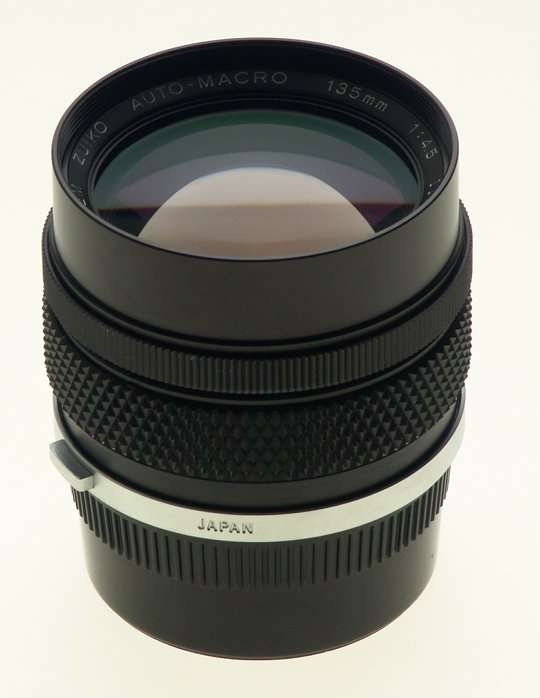 OLYMPUS OM-SYSTEM ZUIKO 1:4.5/135mm AUTO-MACRO f=135mm 1:4.5 LENS CAPS CLEAN NR