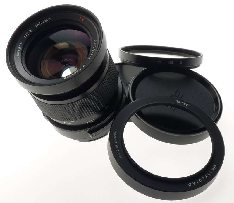 HASSELBLAD 2000FC LENS DISTAGON 2.8/50mm F f=50mm T* ZEISS CAPS HOOD FILTER MINT