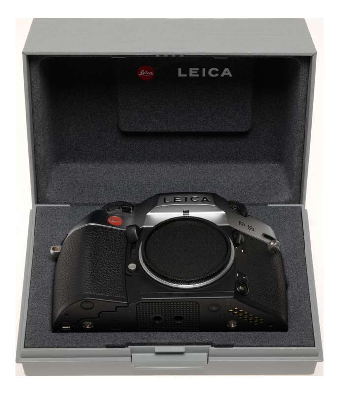 Leica R8 SLR 35mm film camera Sliver chrome body boxed 10080