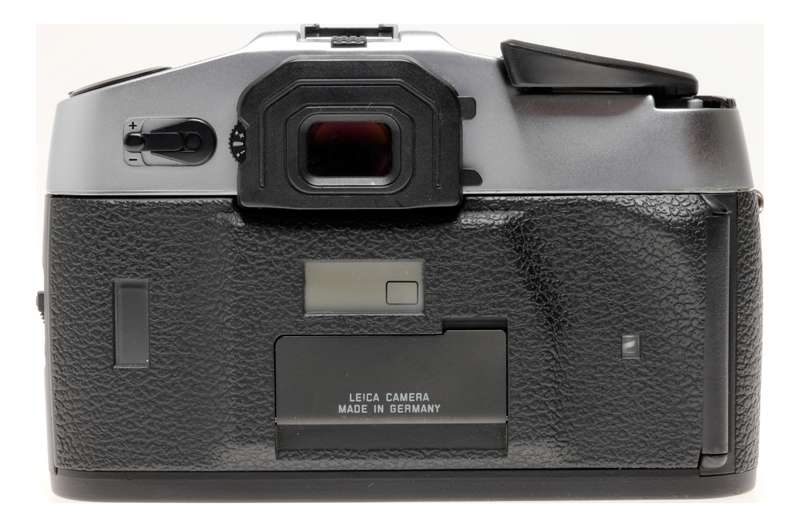 Leica R8 SLR 35mm film camera Sliver chrome body boxed 10080