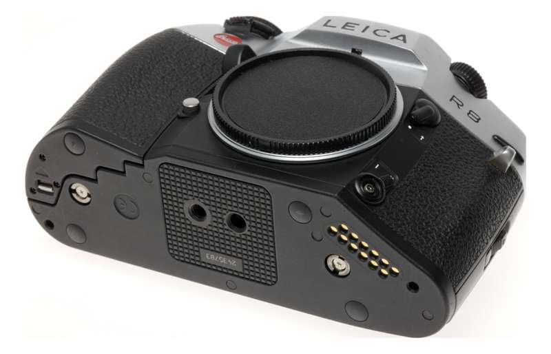 Leica R8 SLR 35mm film camera Sliver chrome body boxed 10080