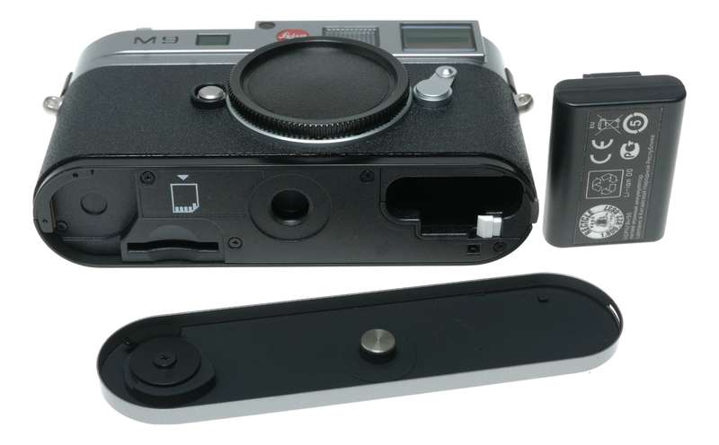 Leica M9 Digital Rangefinder Camera Silver Boxed Complete Kit Sensor damage