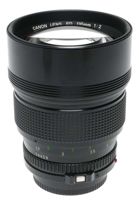 Canon Lens FD 135mm 1:2 vintage SLR tele lens 35mm film camera 2/135 filter