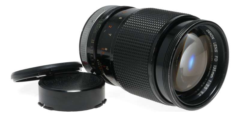 Canon Lens FD 135mm 1:2.5 S.C classic 35mm SLR film camera lens 2.5/135