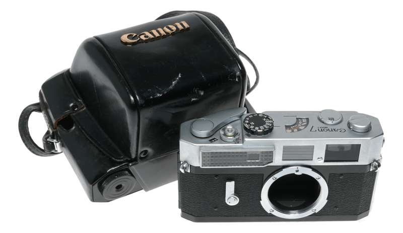 Canon chrome Model 7 antique 35mm film camera rangefinder with case