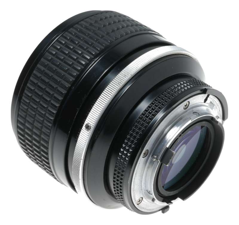 Nikkor 85mm 1:1.4 Nikon SLR vintage prime portrait lens filter caps