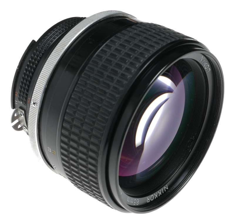 Nikkor 85mm 1:1.4 Nikon SLR vintage prime portrait lens filter caps