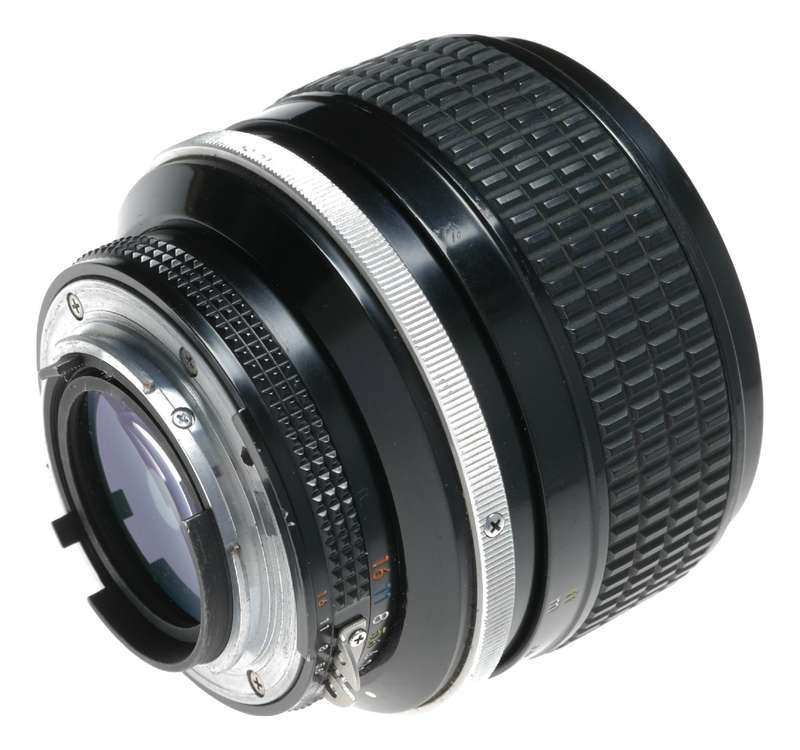 Nikkor 85mm 1:1.4 Nikon SLR vintage prime portrait lens filter caps