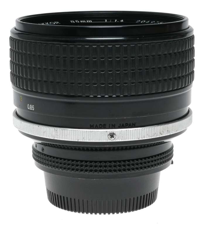 Nikkor 85mm 1:1.4 Nikon SLR vintage prime portrait lens filter caps
