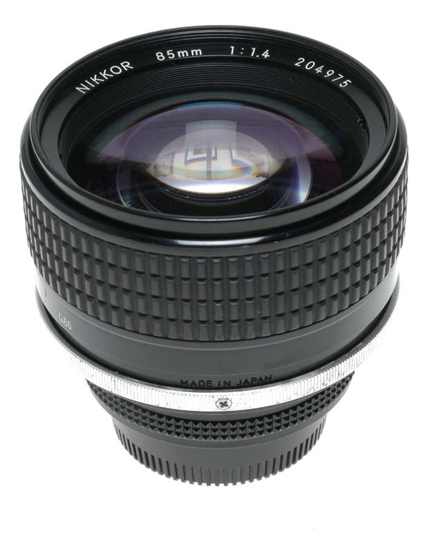 Nikkor 85mm 1:1.4 Nikon SLR vintage prime portrait lens filter caps