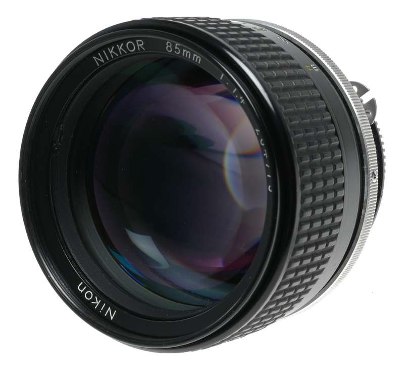 Nikkor 85mm 1:1.4 Nikon SLR vintage prime portrait lens filter caps