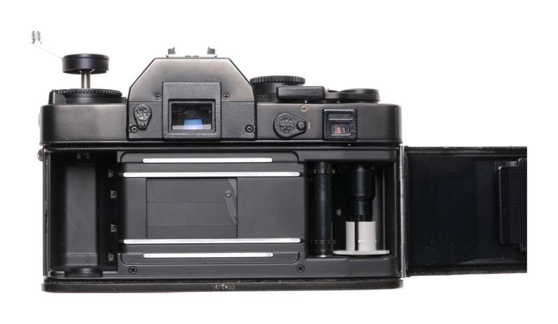 SLR Leica R3 Electronic Leitz Film camera body 35mm black with strap